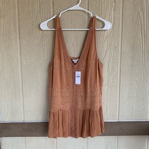 🆕AMERICAN EAGLE EMBROIDERED TOP SIZE M